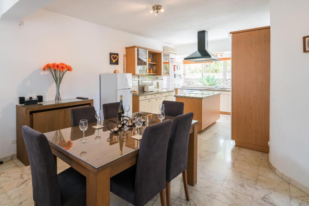 Casa Laranja Three Bedroom Villa Лоуле Екстериор снимка